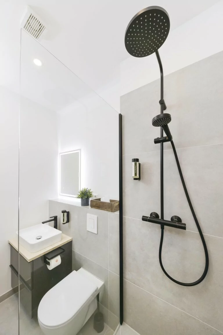 bathrooms in family apartment OTA-Berlin